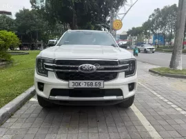 Xe gia đình rộng rãi, tiện nghi đầy đủ