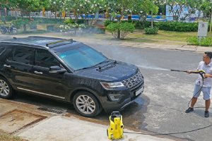 7 sai lầm phổ biến khiến bạn trả giá đắt khi tự rửa xe tại nhà