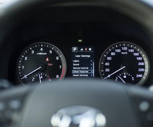 So sánh Hyundai Tucson 2019 mới và Hyundai Tucson 2018 về cụm đồng hồ lái a2