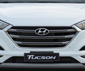 So sánh Hyundai Tucson 2019 mới và Hyundai Tucson 2018 cũ về lưới tản nhiệt a2