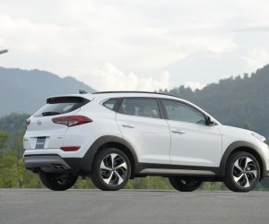 So sánh Hyundai Tucson 2019 mới và Hyundai Tucson 2018 cũ về thân xe a2