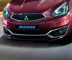 Đánh giá xe Mitsubishi Mirage 2019 CVT: Cản trước viền crom 1