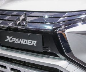 Ảnh chụp lưới tản nhiệt xe Mitsubishi Xpander 2018 màu trắng