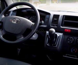 Đánh giá xe Toyota Hiace 2019 16
