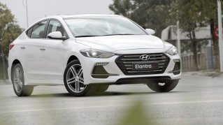 Giá lăn bánh Hyundai Elantra Sport 2018 vừa mở bán tại Việt Nam