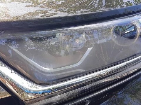 Honda CR-V có hiện tượng đọng nước bên trong đèn pha.1