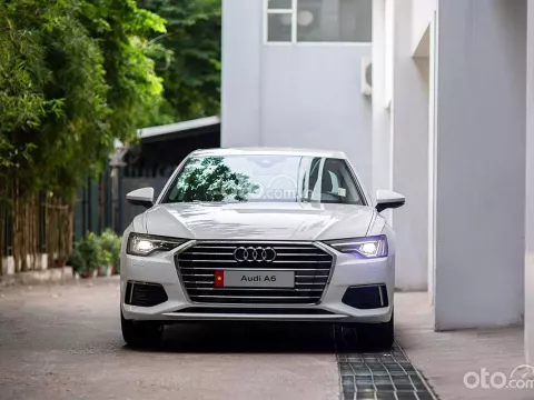Audi A6 - mẫu sedan hạng sang cỡ trung lần đầu lộ diện công khai vào năm 1994. a2