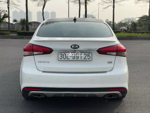 xe Kia Cerato 2017 cũ.