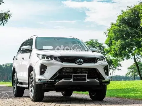 Toyota Fortuner.