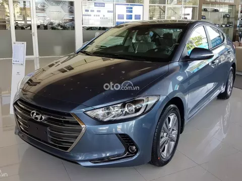 Đánh giá xe Hyundai Elantra 2019 1