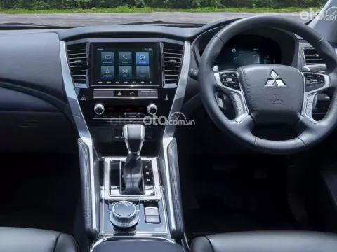 Khoang lái của Pajero Sport 2020 được nâng cấp mạnh tay 1