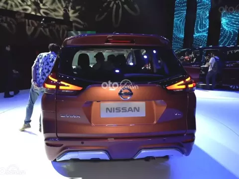 Đuôi xe Nissan Grand Livina Đuôi xe Nissan Grand Livina