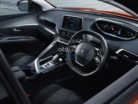 Nội thất sử dụng tone màu đen sang trọng làm chủ đạo