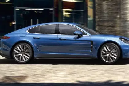 Giá xe Porsche Panamera cũ
