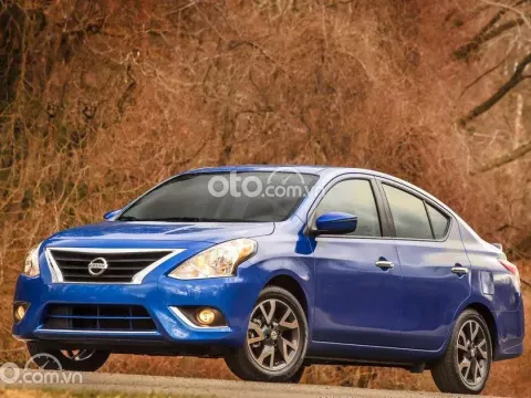 Ngoại hình Nissan Sunny cũ đời 2015.