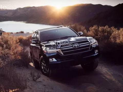 Vẻ ngoài hầm hố trên Toyota Land Cruiser 2020 1