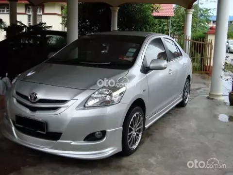 Nhược điểm là tuổi đời xe cao và nội thất quá đơn giản