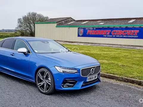 Volvo S90 2019 có hình dáng cơ bắp
