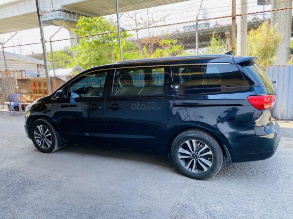 Cần bán Kia Sedona sản xuất năm 2018, xe nhập xe gia đình, giá chỉ 895 triệu