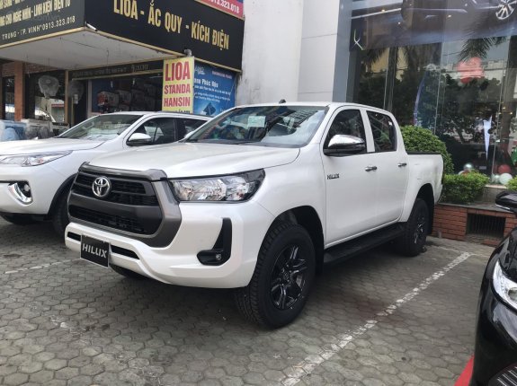 Toyota Vinh - Nghệ An bán xe Hilux tự động giá tốt nhất Nghệ An, trả góp 80% lãi suất thấp
