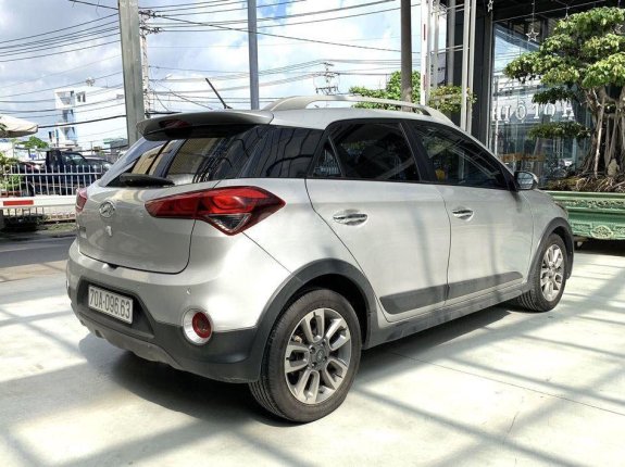 Cần bán Hyundai i20 Active đời 2015, màu bạc, nhập khẩu nguyên chiếc