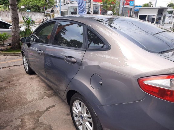 Cần bán lại xe Ford Fiesta Trend 1.5L AT đời 2015, màu xám còn mới, giá 345tr