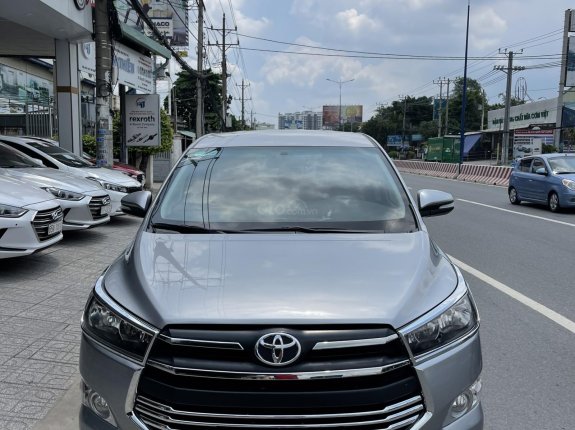 Cần bán xe Toyota Innova 2.0E năm 2017, giá tốt