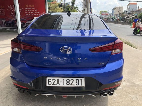 Bán xe Hyundai Elantra năm sản xuất 2019, màu xanh lam