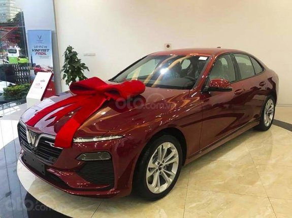 Cần bán xe VinFast LUX A2.0 AT năm sản xuất 2021, màu đỏ, giá 851tr