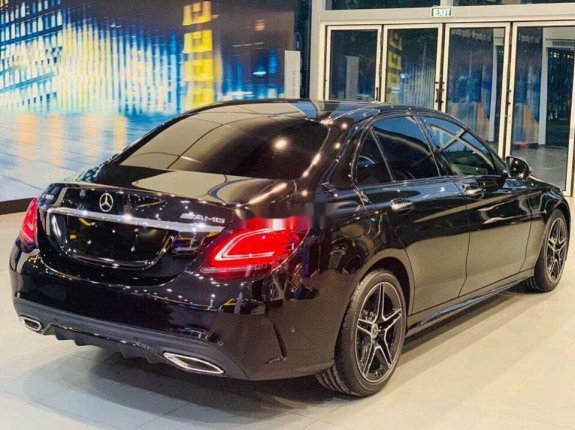 Cần bán lại xe Mercedes C300 đời 2019, màu đen