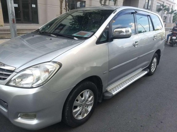 Cần bán Toyota Innova 2009, màu bạc xe gia đình giá cạnh tranh