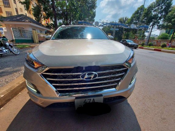 Bán xe Hyundai Tucson sản xuất năm 2021, màu bạc, xe nhập số tự động