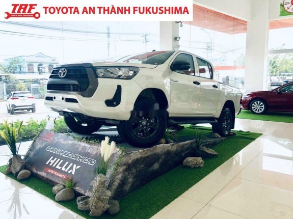 Cần bán Toyota Hilux đời 2021, màu trắng, nhập khẩu nguyên chiếc