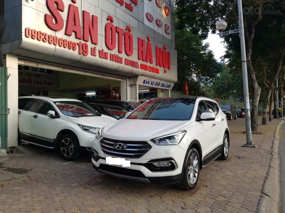 Sàn ô tô Hà Nội bán Hyundai Santafe bản 2.4AT xăng đặc biệt hai cầu màu trắng sản xuất năm 2018