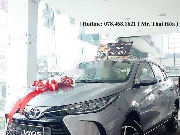 Cần bán Toyota Vios 2021, màu bạc