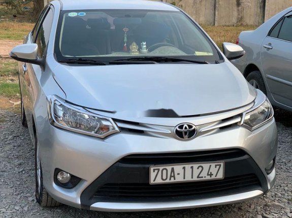 Cần bán xe Toyota Vios năm 2016, màu bạc, xe nhập xe gia đình