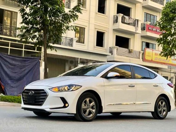 Bán Hyundai Elantra 1.6 năm sản xuất 2018, màu trắng còn mới, giá 465tr