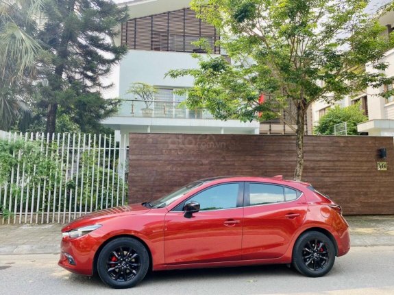 Bán Mazda3 1.5 Hatchback sx 2017 giá 580tr xe đẹp như mới nguyên bản, phù hợp anh em mệnh hỏa, mệnh thổ màu đỏ cả đời