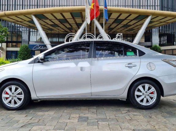 Cần bán Toyota Vios năm 2015, màu bạc, xe nhập 