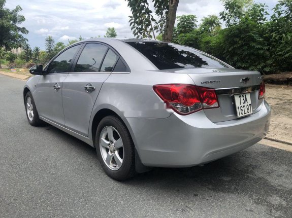 Bán xe Chevrolet Cruze 2012, màu bạc số sàn