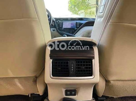 Xe Toyota Camry 2.5Q 2020, màu trắng, nhập khẩu  