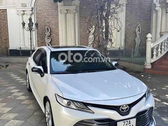 Xe Toyota Camry 2.5Q 2020, màu trắng, nhập khẩu  