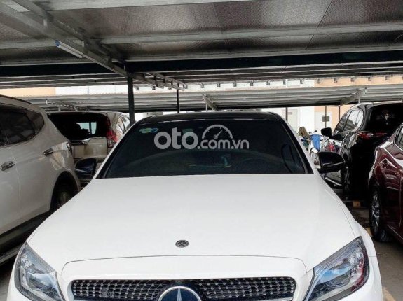 Bán ô tô Mercedes C300 AMG sản xuất 2020, có trả góp cực tốt, xe chính chủ
