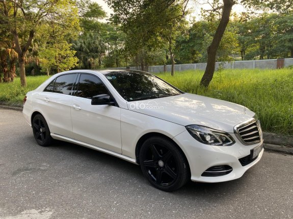 Chính chủ bán Mercedes-Benz E200 trắng, nội thất nâu cafe 2014, xe gia đình ít sử dụng