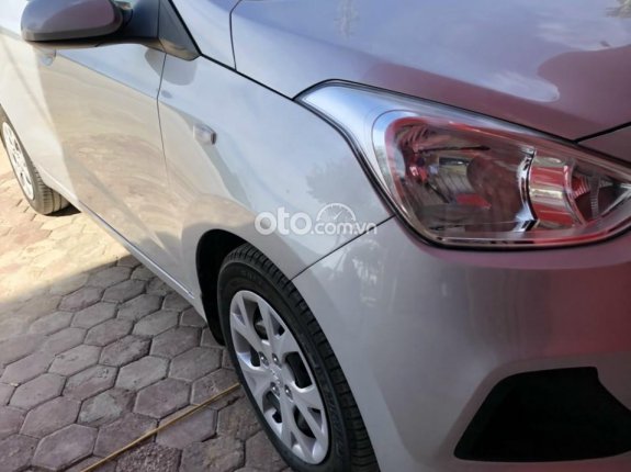 Bán ô tô Hyundai Grand i10 MT 2016, màu bạc