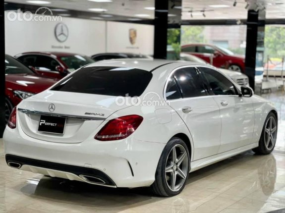 Cần bán gấp Mercedes C250, sx 2015, màu trắng