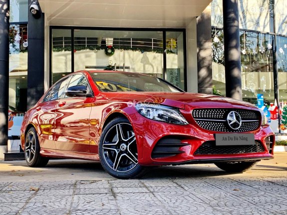 Mercedes Benz C300 2021, miễn phí 50% phí trước bạ, tặng bảo hiểm thân vỏ, hỗ trợ 80% giá trị xe