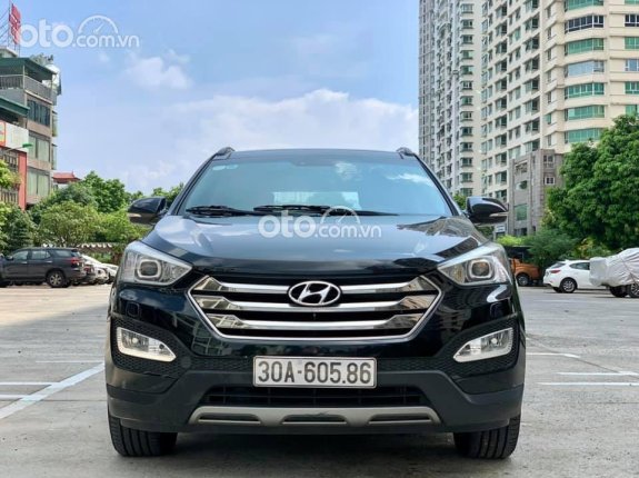 Cần bán xe Hyundai Santa Fe đời 2015, màu đen