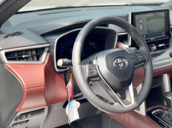 Cần bán Toyota Corolla Cross C sản xuất năm 2020, màu trắng, nhập khẩu 