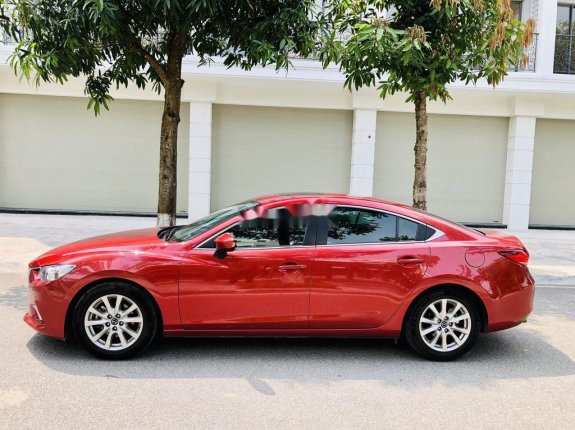 Cần bán Mazda 6 2.0 AT sản xuất 2015, màu đỏ còn mới 